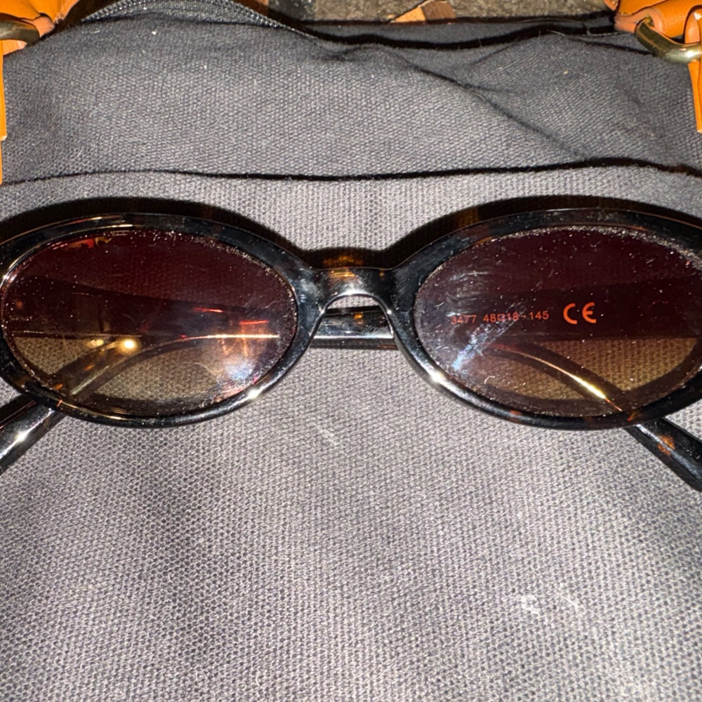 Stylish Black Oval Sunglasses